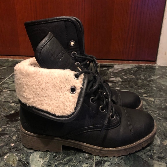 Black Boots with Faux Fur Lining - Picture 3 of 8